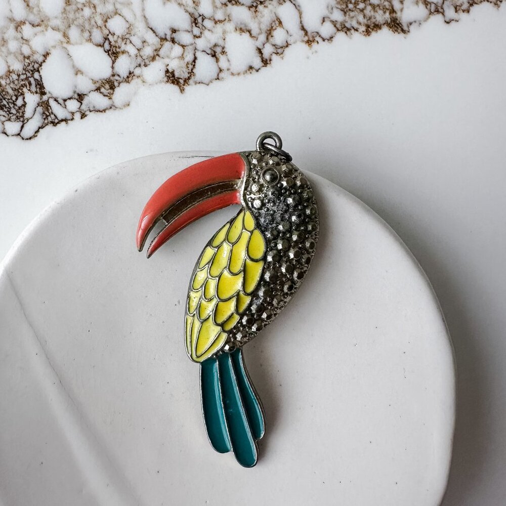 Tropical Toucan Pendant – Vibrant Enamel and Rhinestone Accents